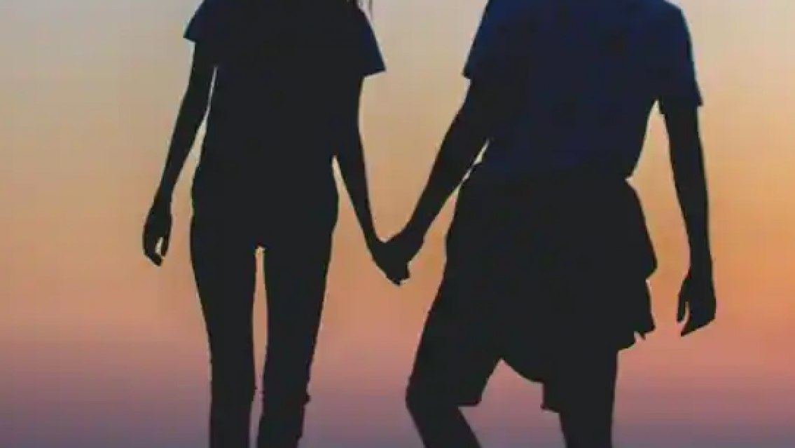 "Busco dos chicas para que sean mis...", norte�o ofrece trabajo y algo m�s. "Paga bien"