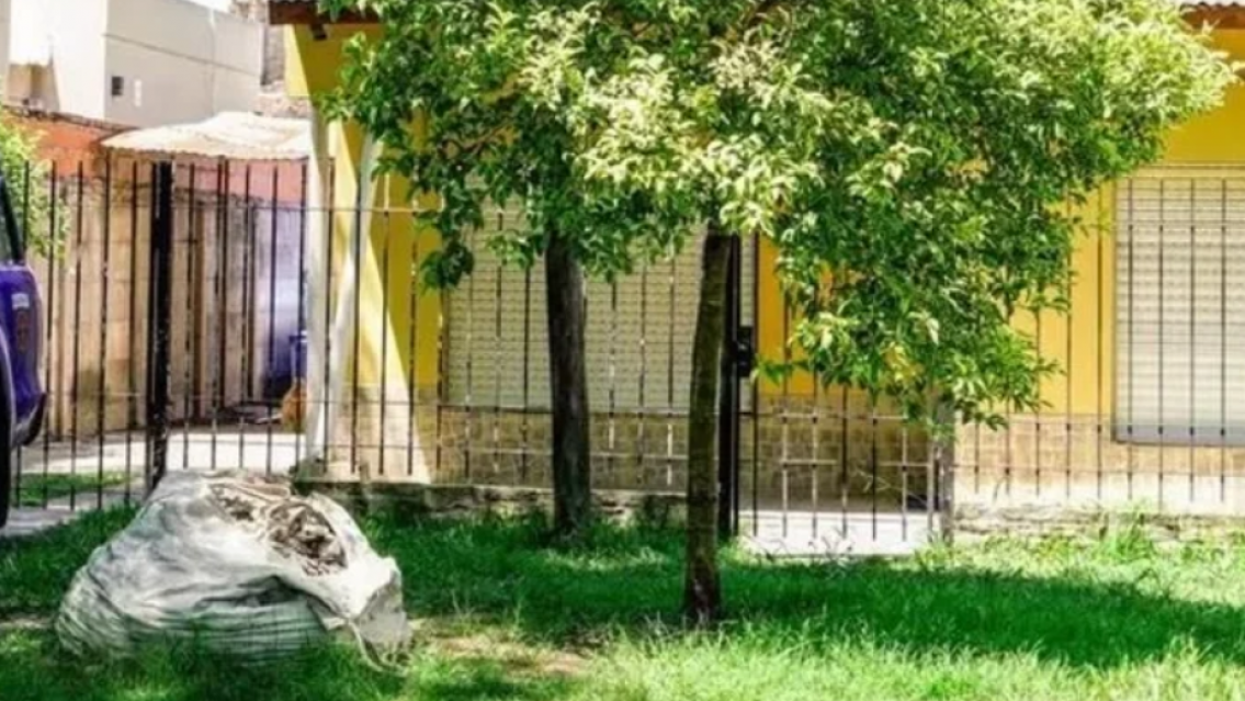 Tres jóvenes fueron hallados asesinados en una casa: Conmoción total