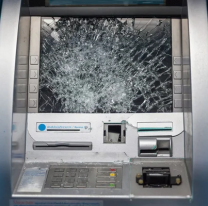 Juje&ntilde;o fue a sacar plata del cajero, no hab&iacute;a y revent&oacute; la m&aacute;quina. Perjudic&oacute; a todos