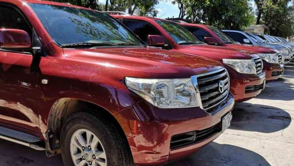 Aduana hace un gran remate: Camionetas a precios incre�bles