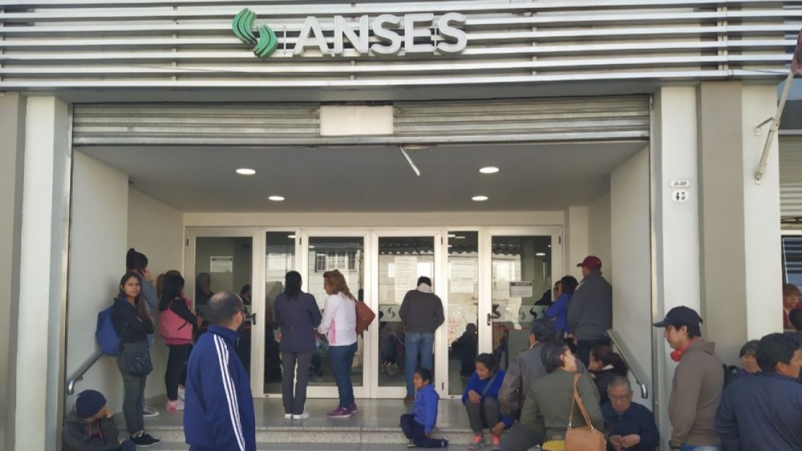 Masivos despidos en ANSES: "Se presentaron a laburar y no los dejaron pasar"