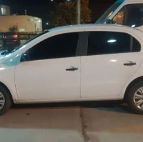 Jujeño machadísimo se metió a la plataforma de la terminal con su auto 