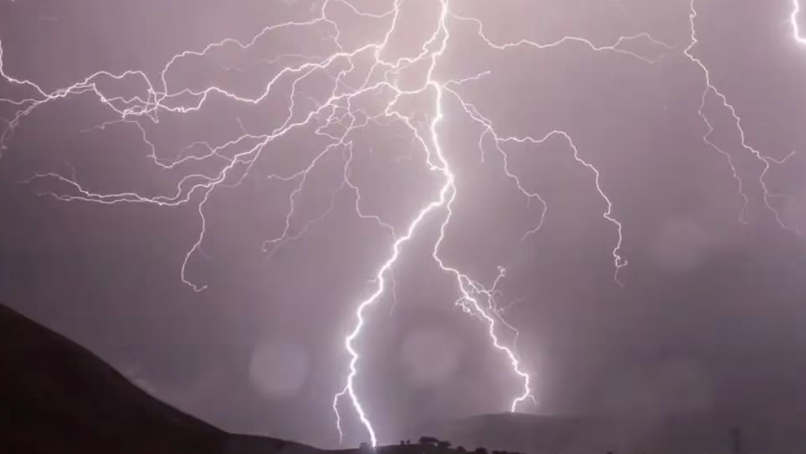 Conmoción: El rayó que cayó anoche mató a una mujer
