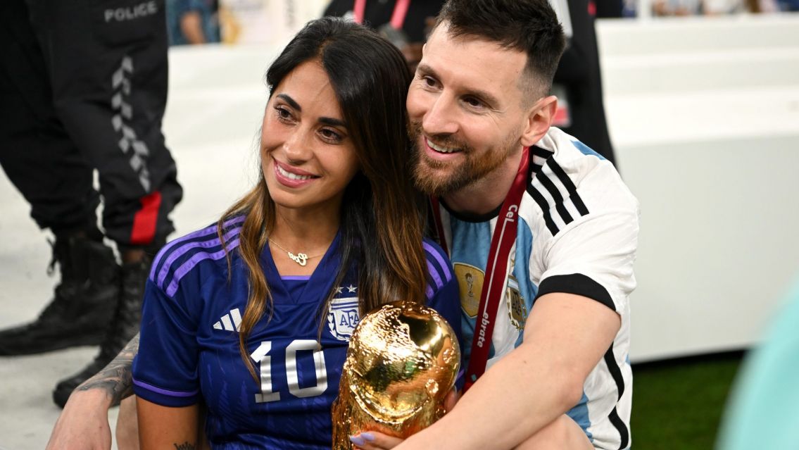 Lionel Messi y Antonela Roccuzzo se cruzaron a una famosa en un bar: "Nos saquemos una foto ya"