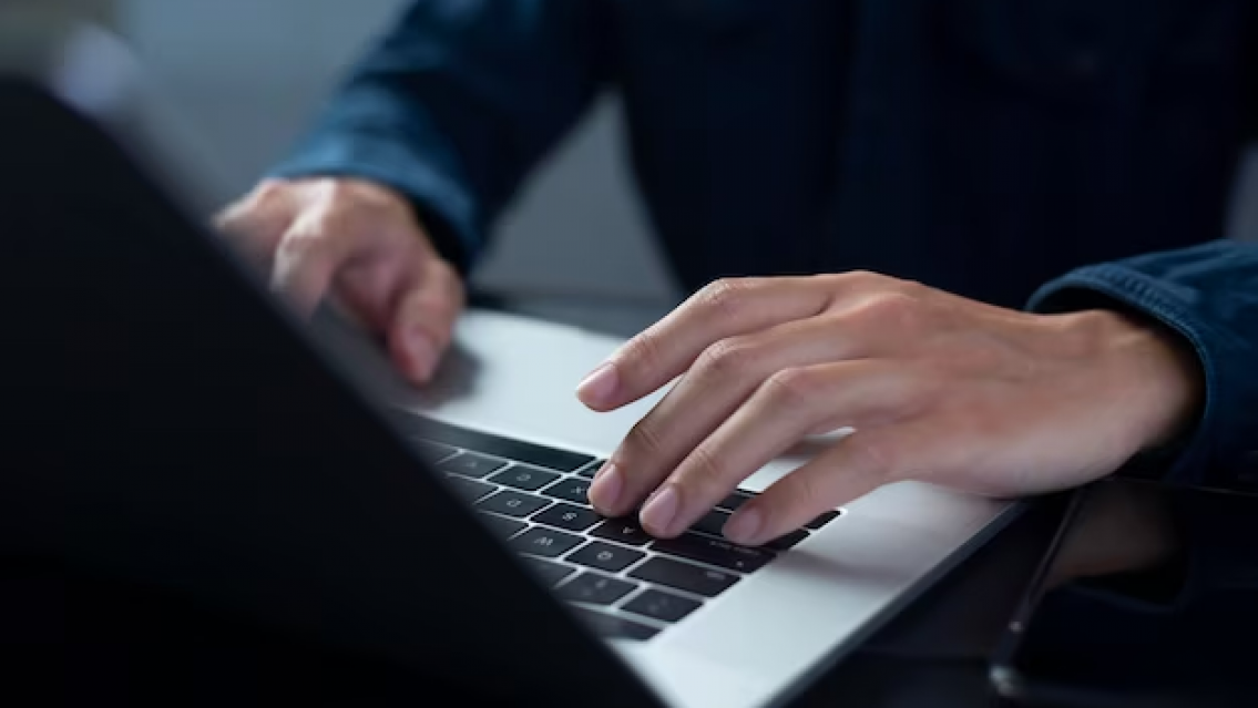 Jujeño creía que tenía una relación, mandó fotos íntimas y lo extorsionaron por plata