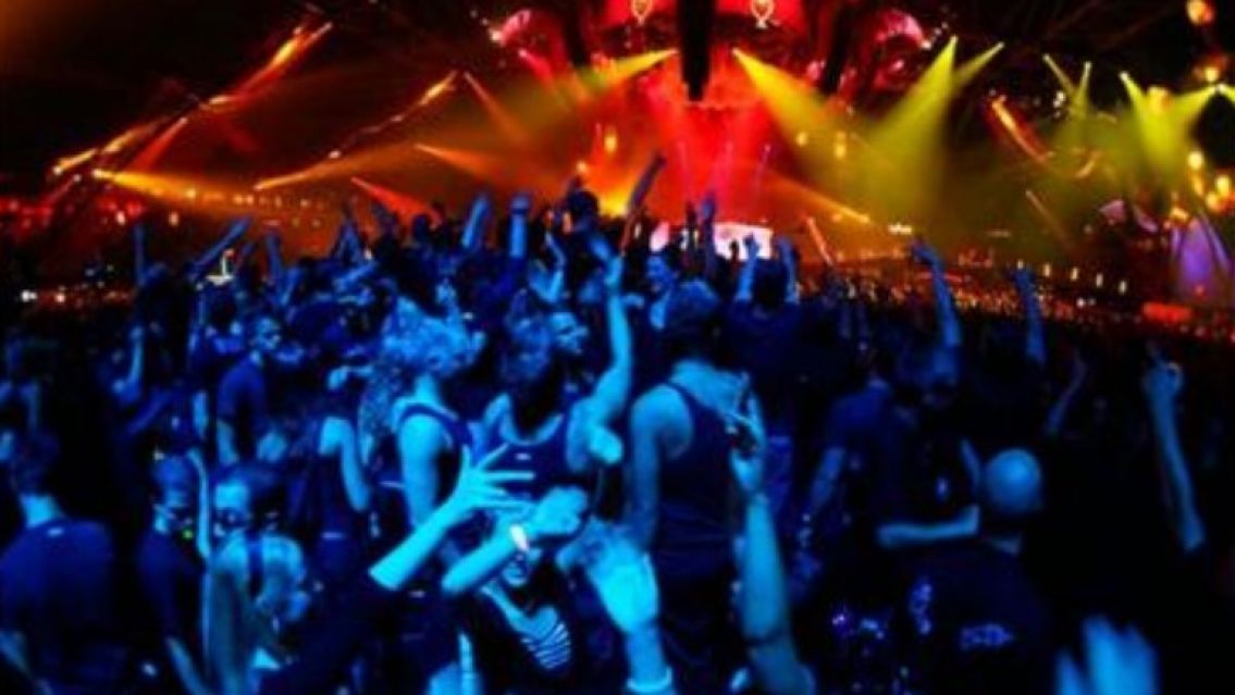 Conmoci�n: fue a una fiesta electr�nica y muri�