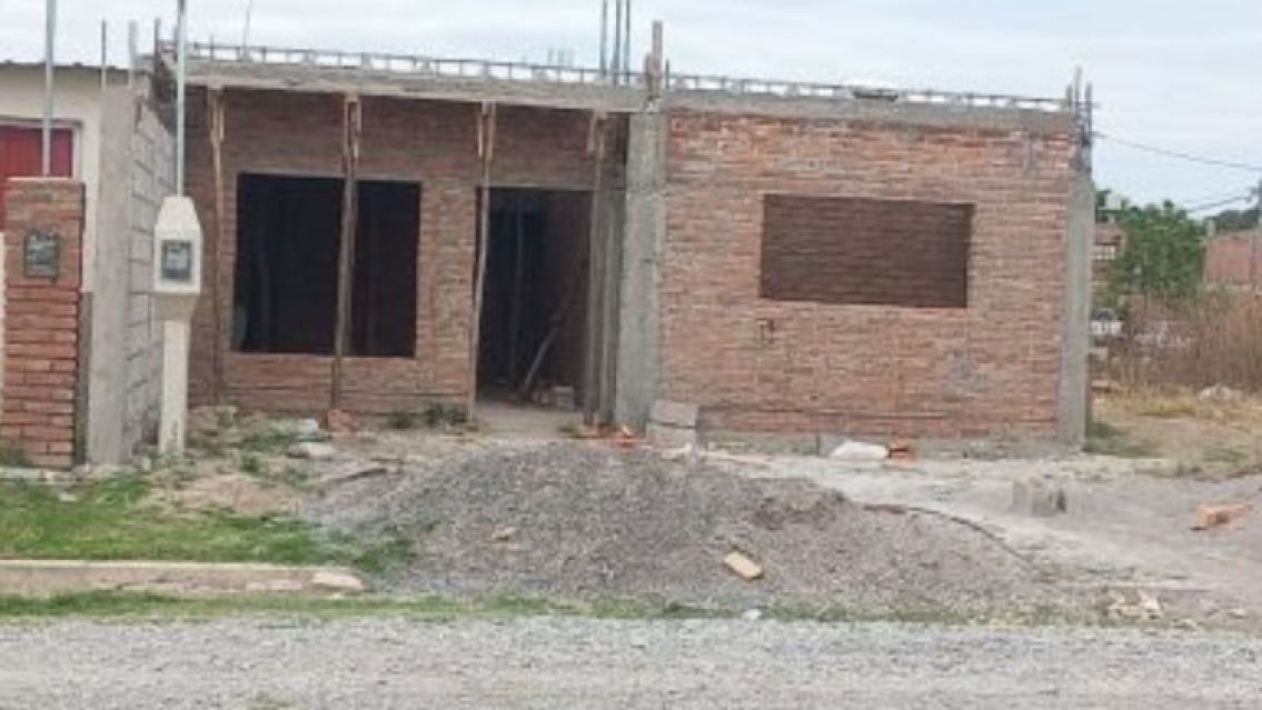  Fue estafada por un alba�il: construy� la casa reemplazando cemento por cal