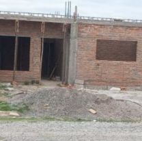 Fue estafada por un alba&ntilde;il: construy&oacute; la casa reemplazando cemento por cal