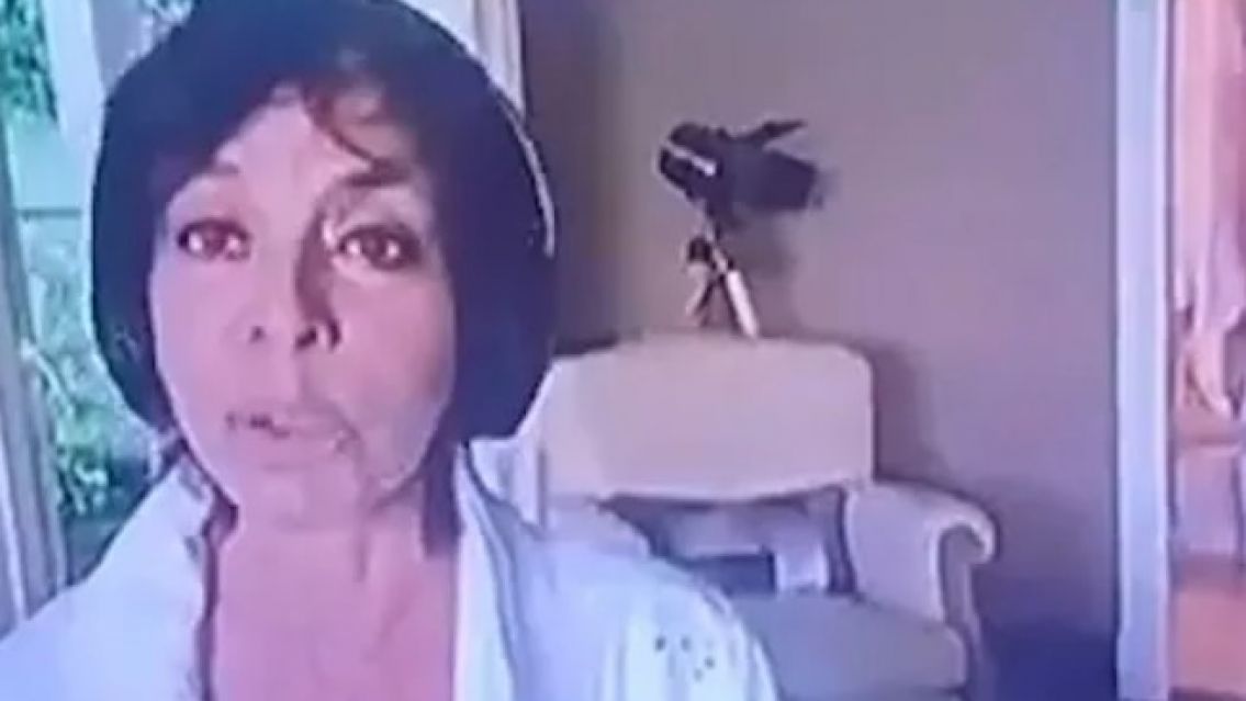 "Apareci� el chongo sin nada": El ins�lito momento de Monica Guti�rrez en una videollamada