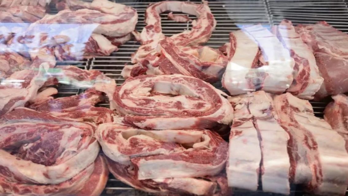 Alerta: 50 personas comieron carne lavada con lavandina y quedaron internadas