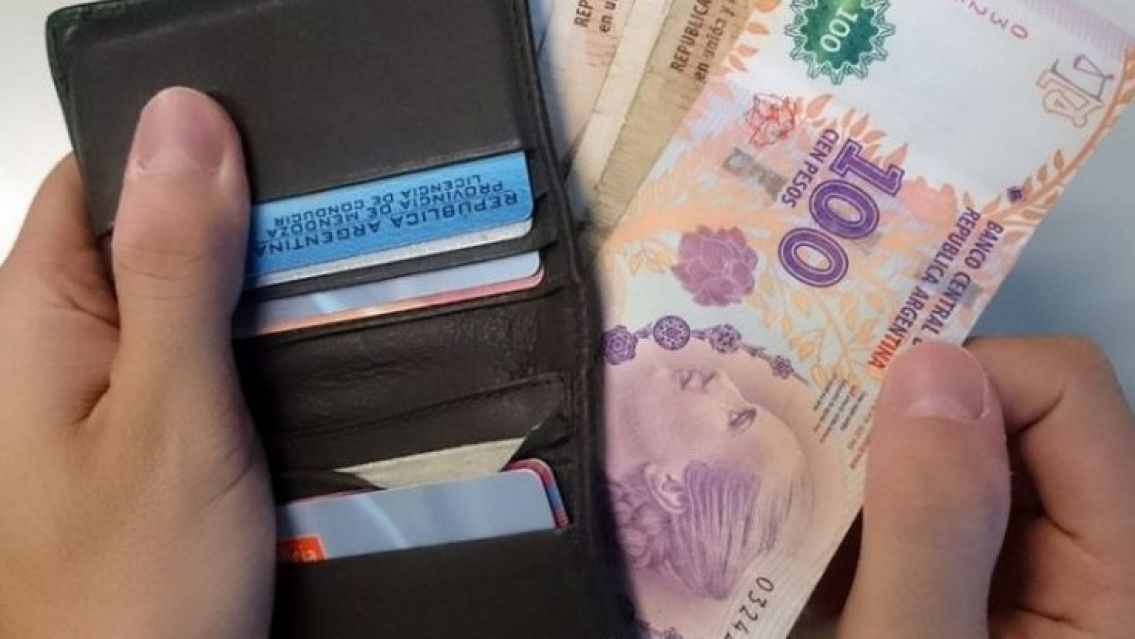 Perdió la billetera en el colectivo y el chofer tuvo un ejemplar gesto