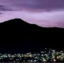 La extraña luz que apareció arriba de un cerro anoche