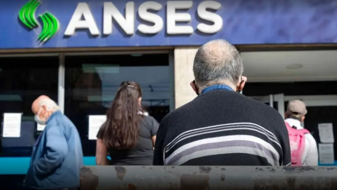 Se viene el primer aumento para los jubilados: cuándo y de cuánto será