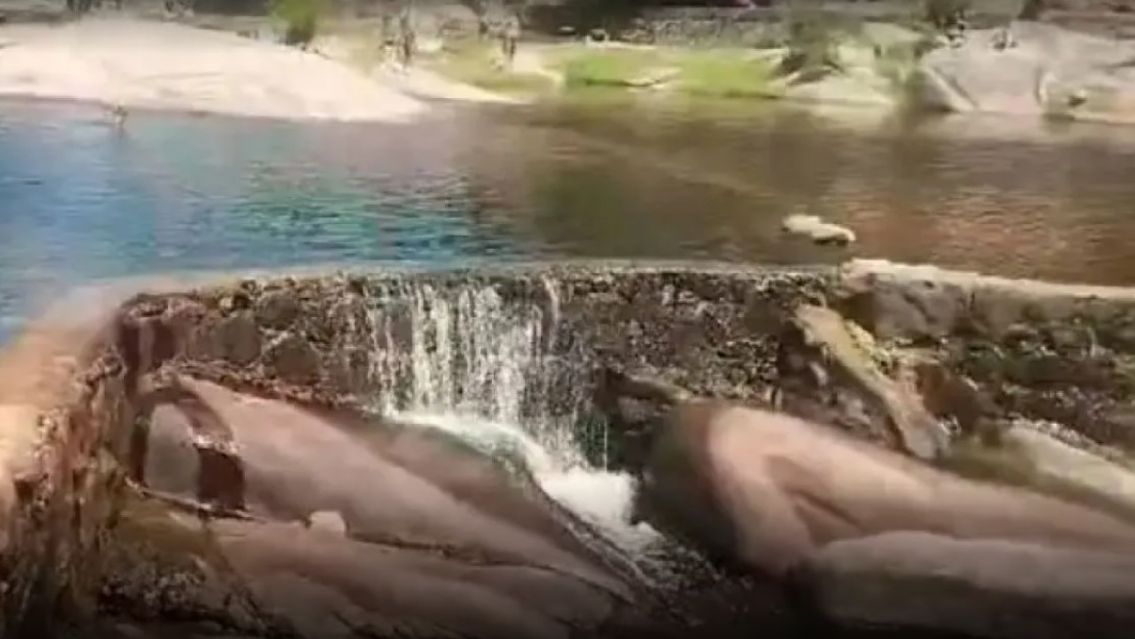 Muri� una nena en un r�o: creen que "la aspir� un ca�o"