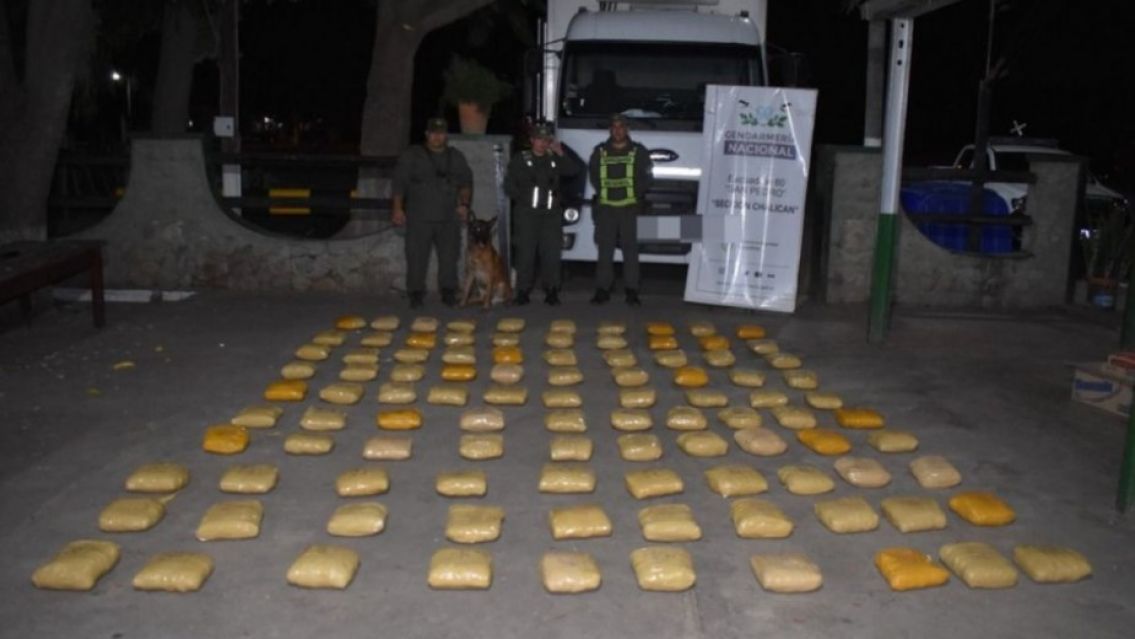 Atraparon a un camionero con más de 100kg de marihuana en San Pedro