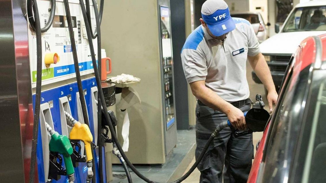 El precio de la nafta y el gasoil podría subir entre 8% y 11%: conocé por qué