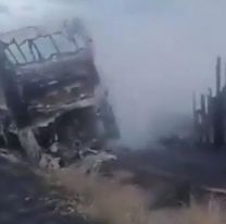 Un brutal choque entre un cami&oacute;n y un micro dej&oacute; al menos 20 muertos 