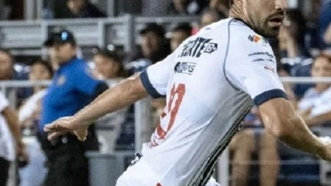 El f�tbol est� de luto: muri� un reconocido jugador tras recibir 6 disparos