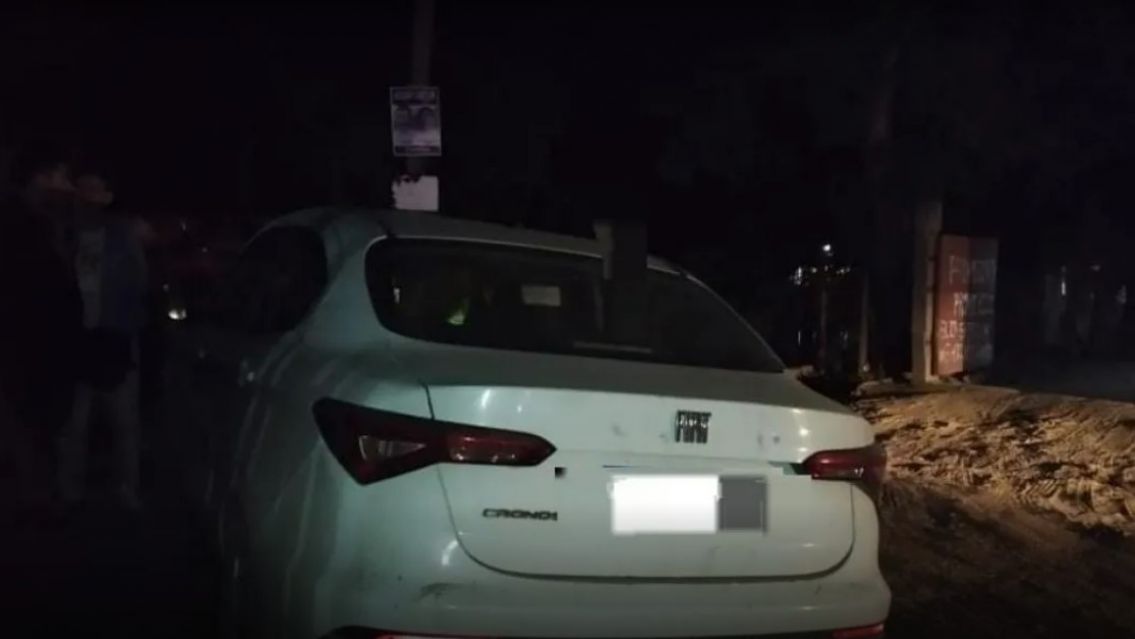 Noche de terror: le robaron el auto a una mujer remisera que pedía ayuda a gritos