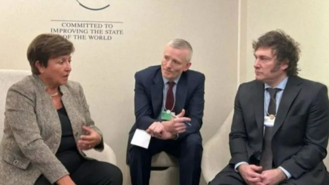 El FMI anunció que Argentina levantará el cepo, pero advirtió sobre los riegos