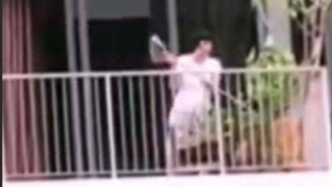 Jujeña salió a los gritos por el balcón y dijo que su hijo le estaba pegando