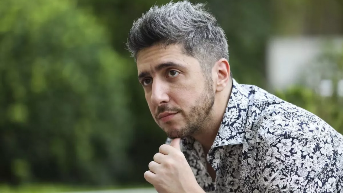 Jey Mammón, no se bancó la pregunta y abandonó el movil de programa de televisión