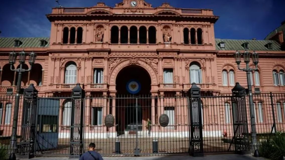 El Gobierno decidi� limitar los aumentos de los empleados estatales durante este a�o