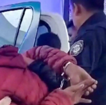 Turistas porte&ntilde;os hicieron un esc&aacute;ndalo en Purmamarca: Le pegaron a un polic&iacute;a