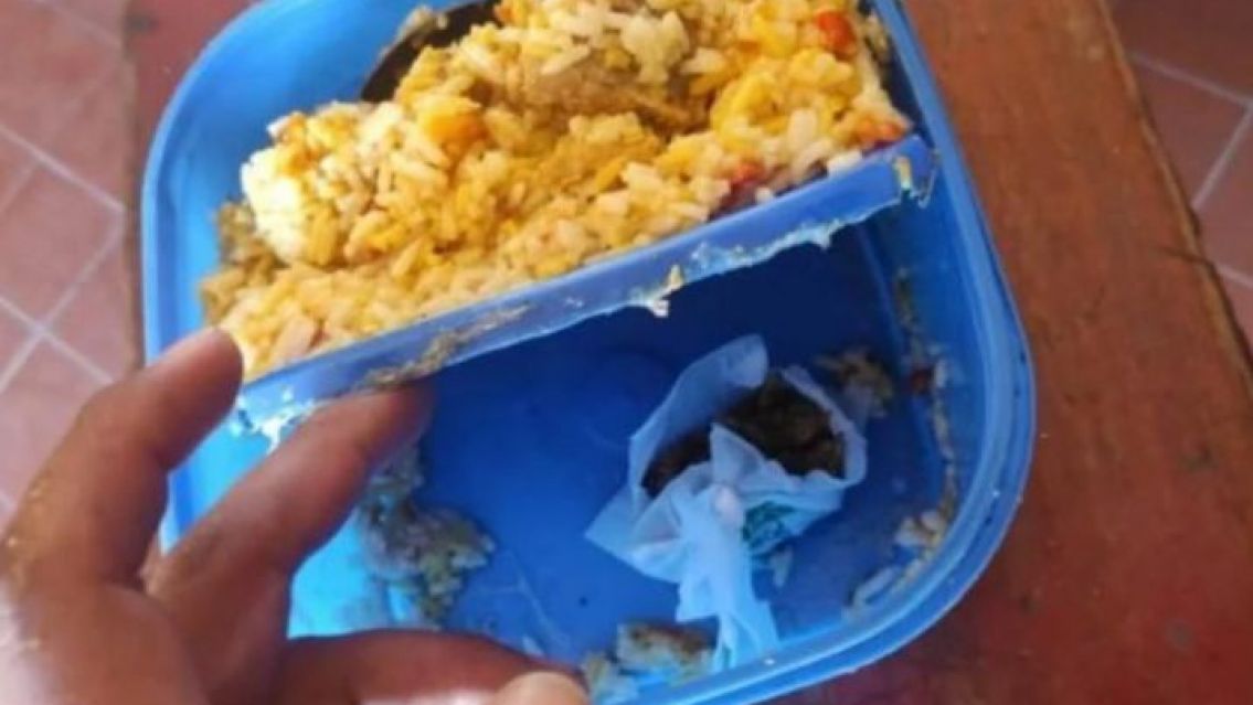 Enamorada le llev� un regalito al preso de su novio y qued� guardada