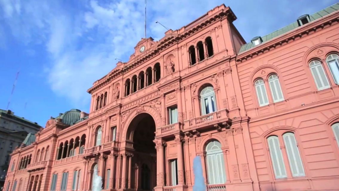 Le congelaron los sueldos a los empleados estatales