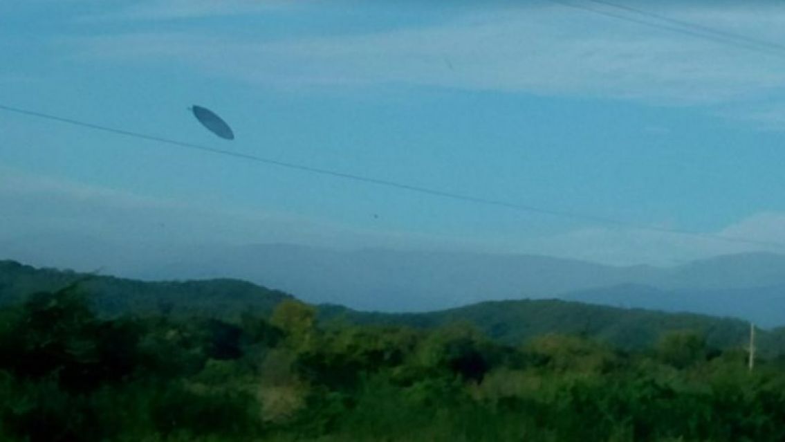 Captaron un presunto OVNI arriba de los cerros [FOTOS]