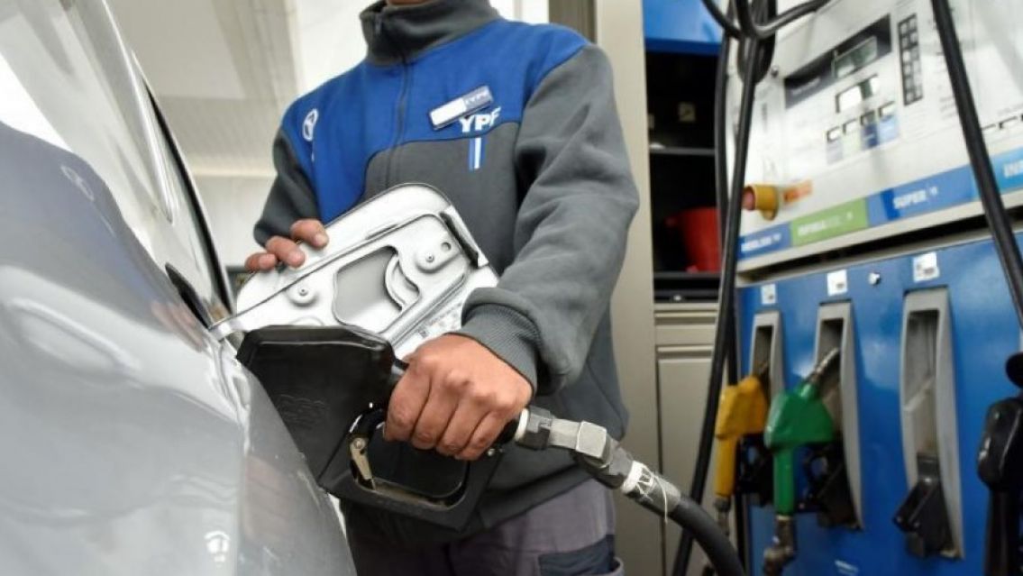 Las petroleras subirán lentamente los precios de la nafta: qué pasó