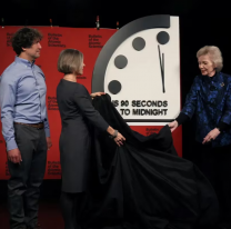 Este reloj marca simb&oacute;licamente "cu&aacute;nto tiempo nos queda" y se adelant&oacute; presurosamente.