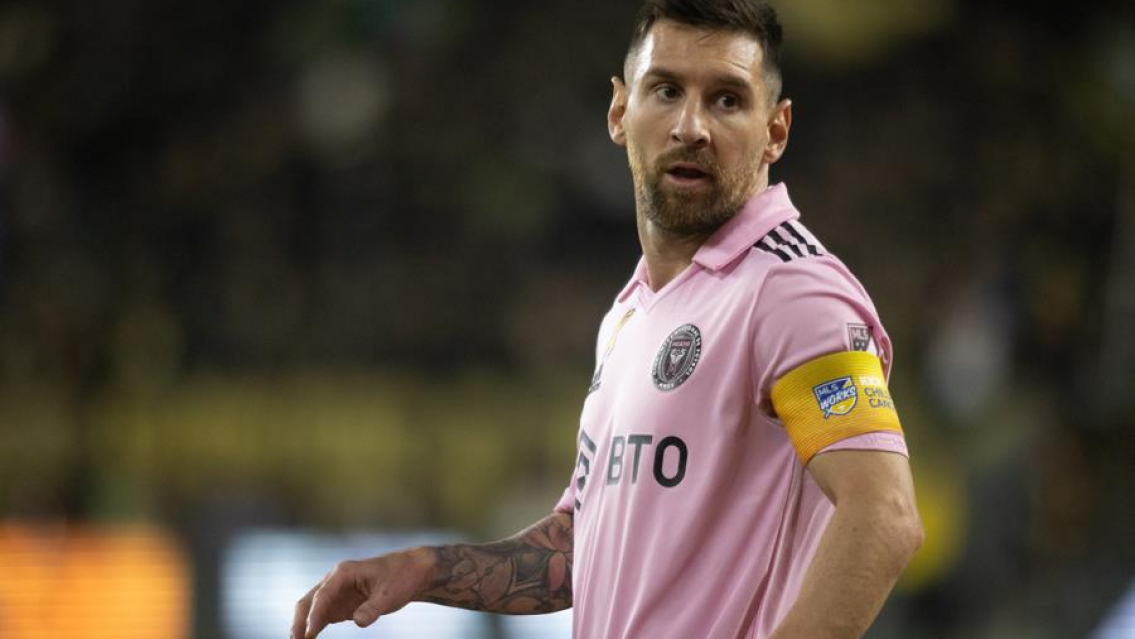 ��C�mo te pod�s enojar con Messi?! Piden que no vaya nunca m�s a Hong Kong