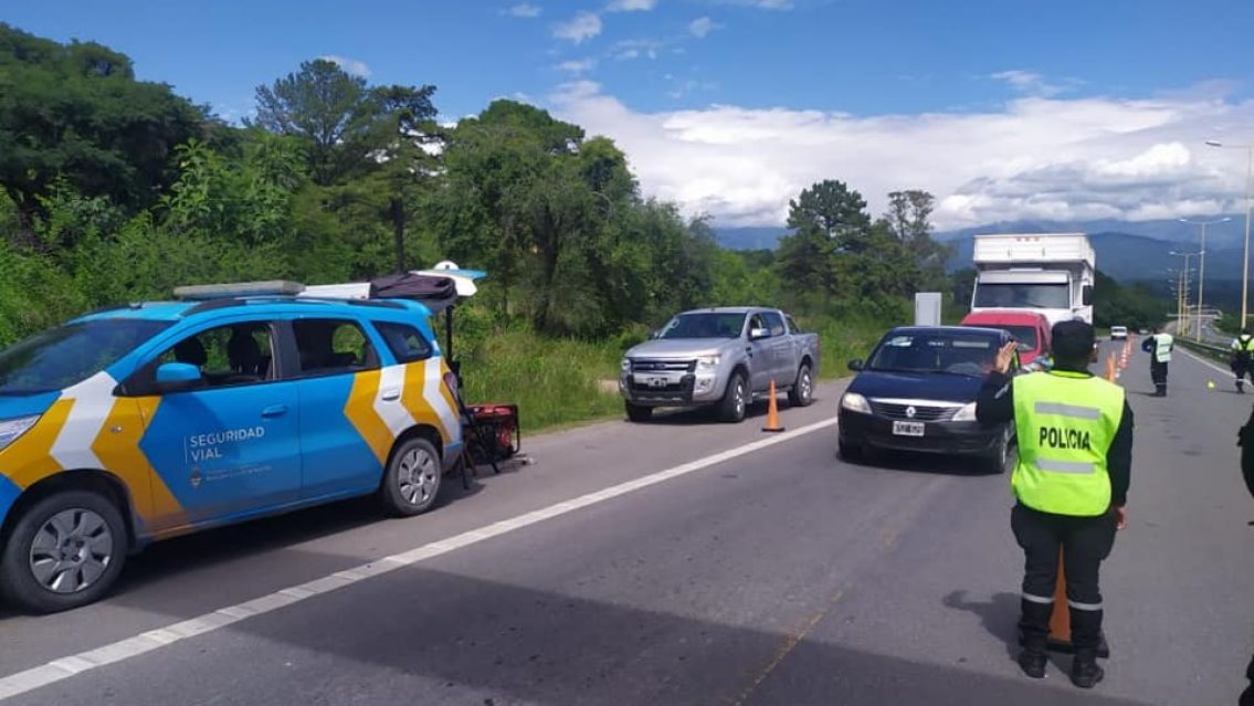 Todos los papeles que tenés que tener para viajar en auto este finde largo