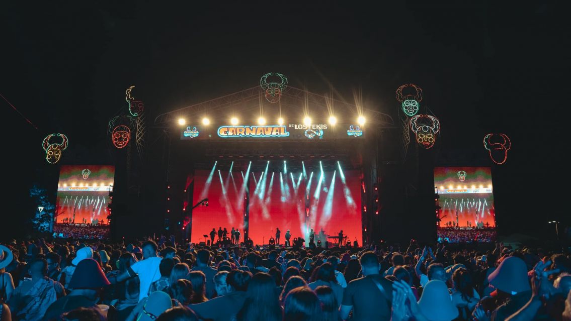 �Cu�nto sale tomarse una birra en el Carnaval de Los Tekis? La lista de precios