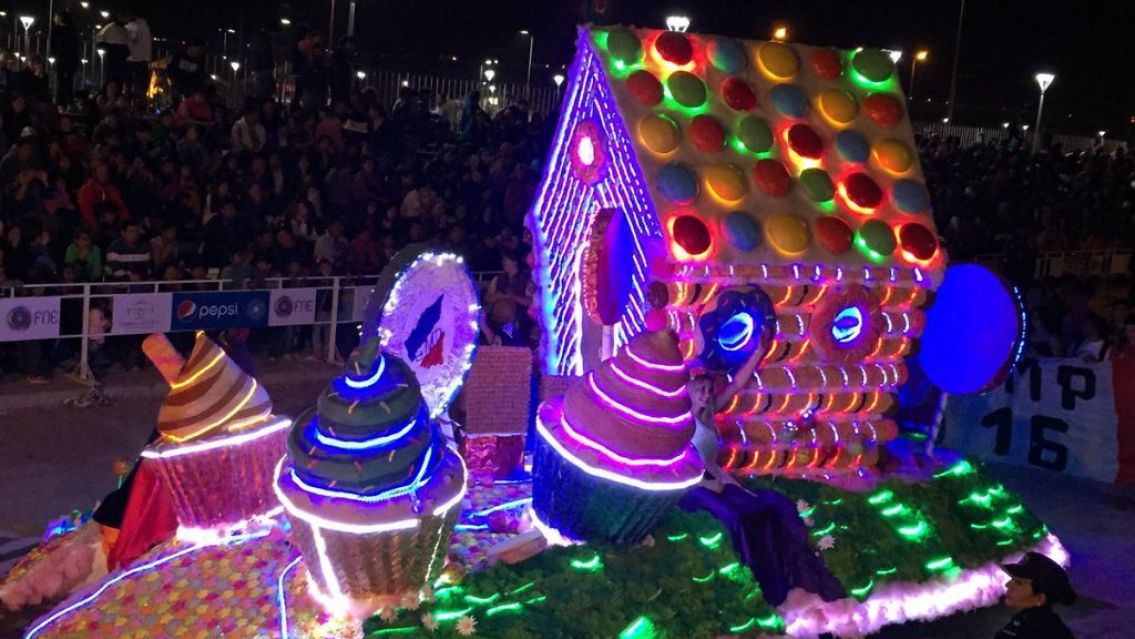 FNE: Quieren pagarles a los colegios y a los estudiantes que hagan carrozas