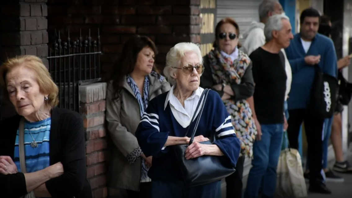 Jubilados: aseguran que el poder adquisitivo de este mes será más bajo que en 2002