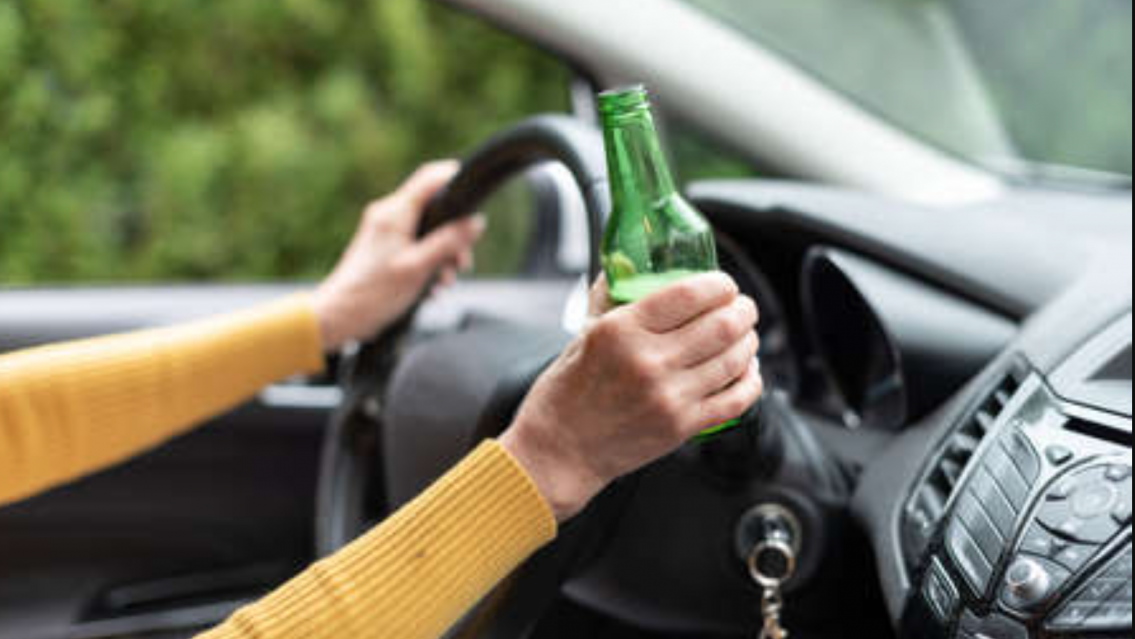 Machada al volante chocó tres autos frente a una comisaría de Jujuy