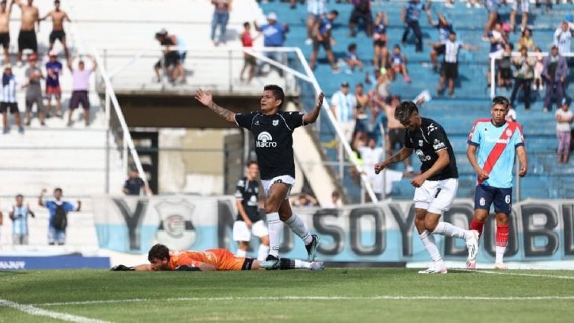 El increíble récord que alcanzó el Pulga Rodríguez en Gimnasia de Jujuy
