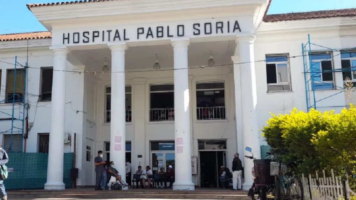 Tres adolescentes en moto atropellaron a un abuelo: Lo trasladaron urgente al Pablo Soria