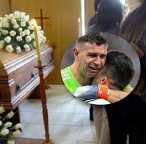 La muerte sorprendi&oacute; a la familia del Dibu Mart&iacute;nez: el campe&oacute;n no para de llorar