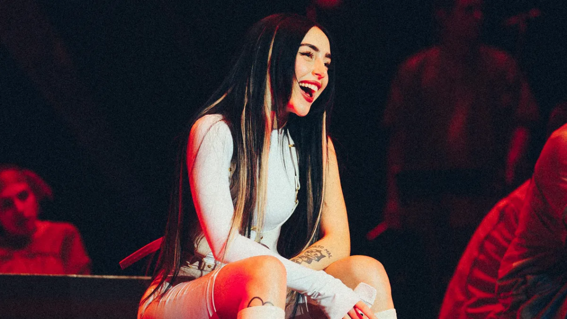 Nicki Nicole se vengó de Peso Pluma ante miles de personas aunque no pudo evitar...