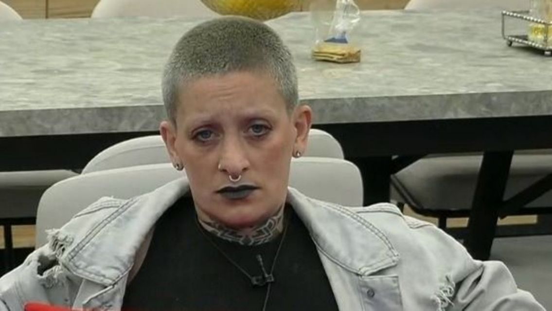 Sin tatuarse, rubia y de pelo largo: las fotos de Furia de Gran Hermano antes de raparse