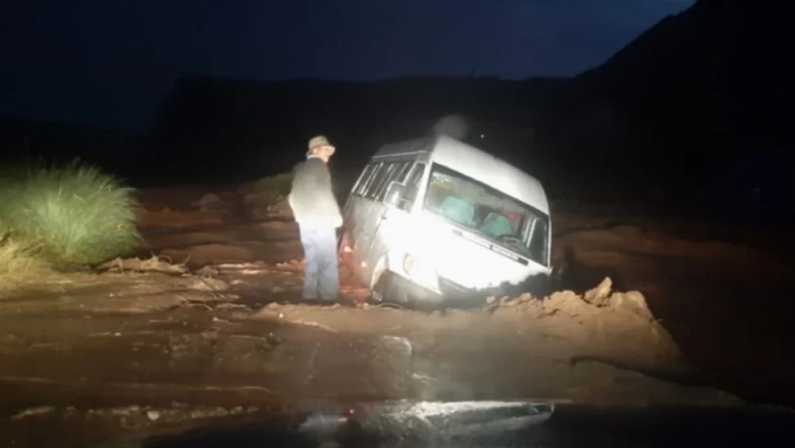La crecida de un río en Jujuy arrastró a un conjunto de cumbia