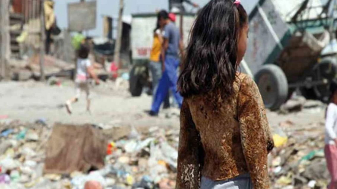 En medio de la tormenta: anticipan que la pobreza ascendería al 60% en marzo