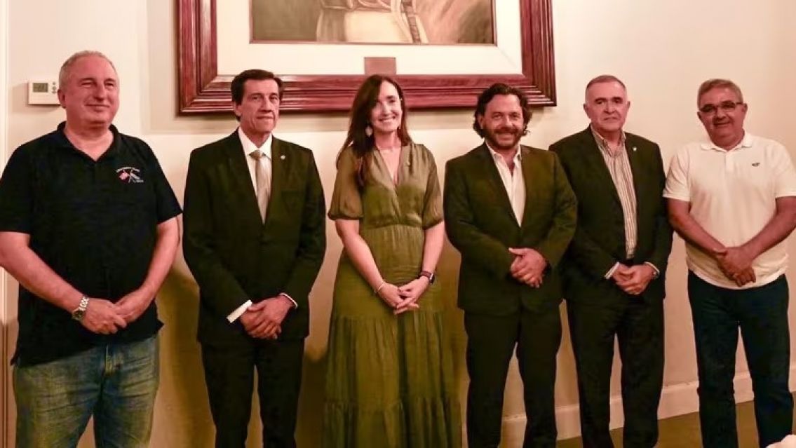 Javier Milei se acerca a un grupo de gobernadores para reiniciar las negociaciones frente al a�o legislativo