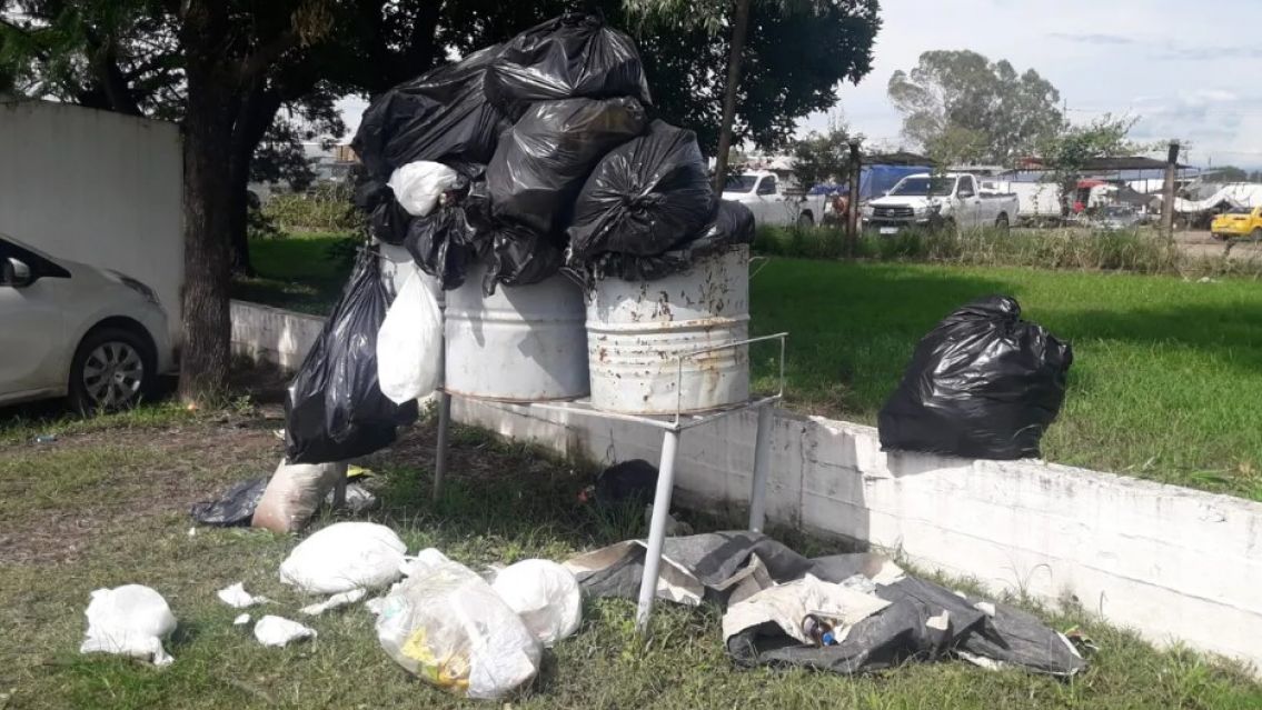 Vecinos de Palpal� denuncian estar tapados por la basura: hace d�as no pasa el cami�n