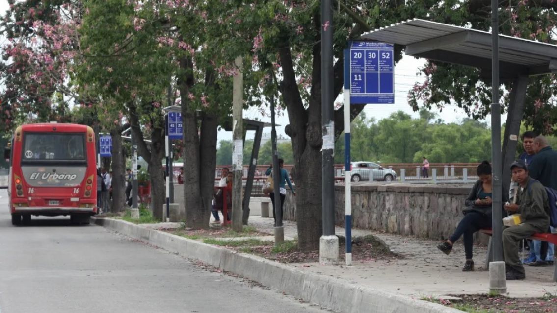 Sigue el paro de colectivos en Jujuy: Choferes rechazaron la oferta