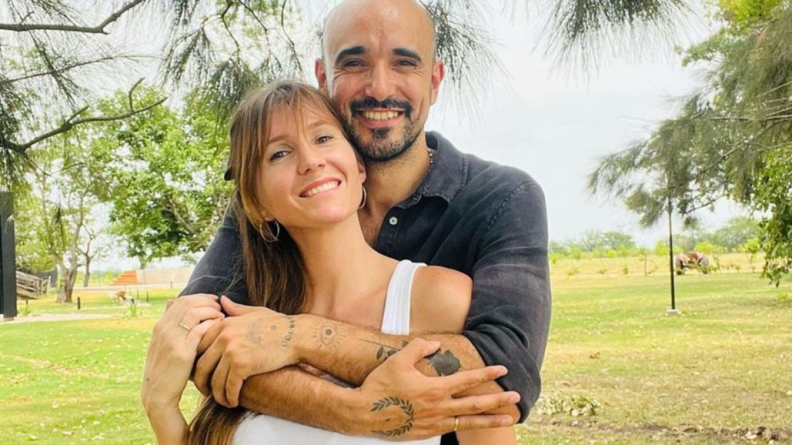 El curioso nombre que Abel Pintos y su esposa eligieron para su beba en camino